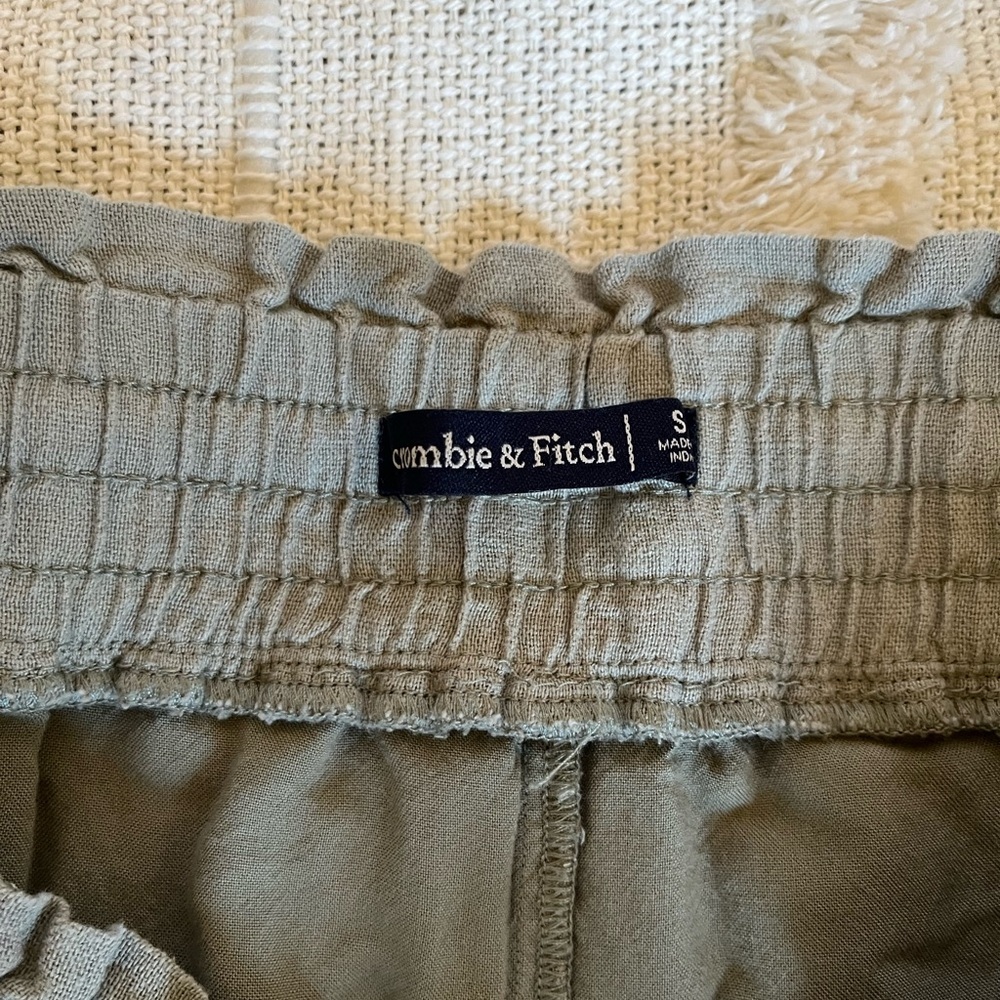 Abercrombie and Fitch olive green shorts - Picture 2 of 6
